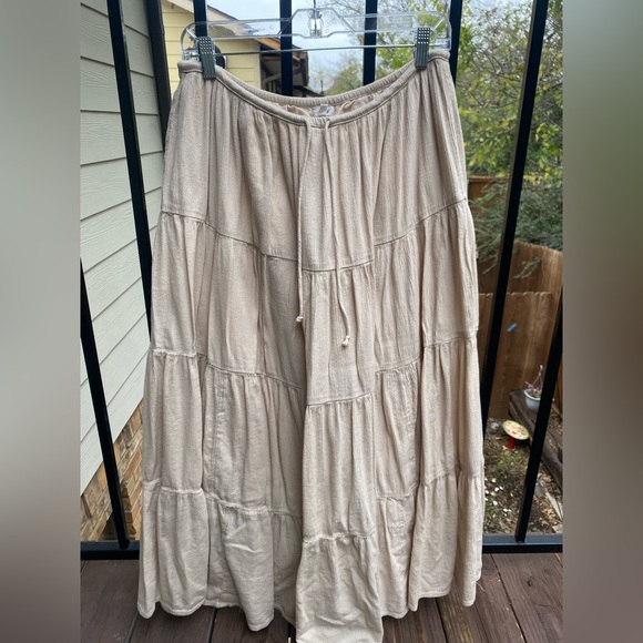 aerie Dresses & Skirts - Aerie Cream Tiered Maxi Skirt